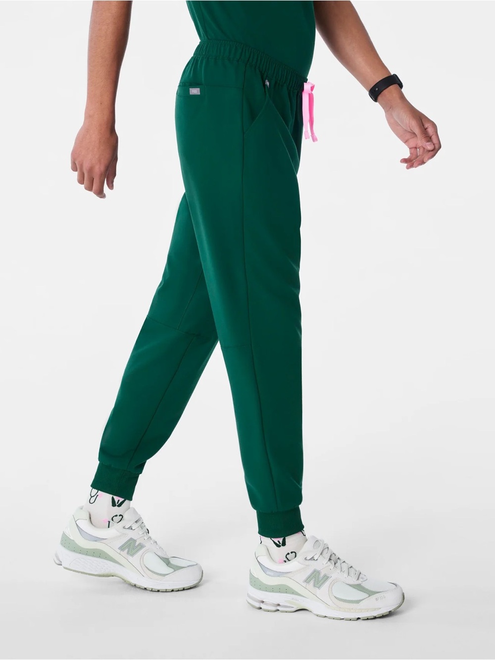 Men’s figs jogger scrub pants new without tags in hunter green